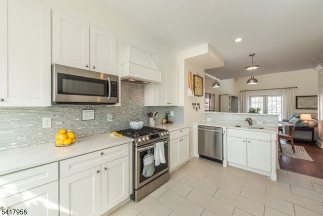 21 Riverbend Ct, New Providence Boro, NJ 07974