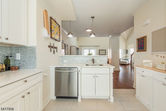 21 Riverbend Ct, New Providence Boro, NJ 07974