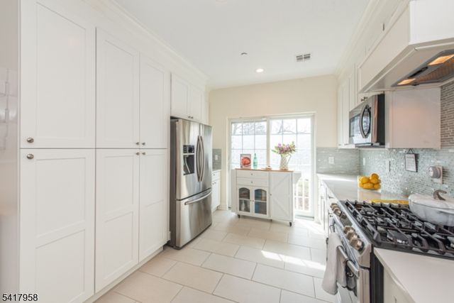 21 Riverbend Ct, New Providence Boro, NJ 07974