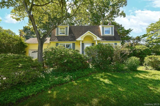 20 Brook Lane, Smithtown, NY 11787