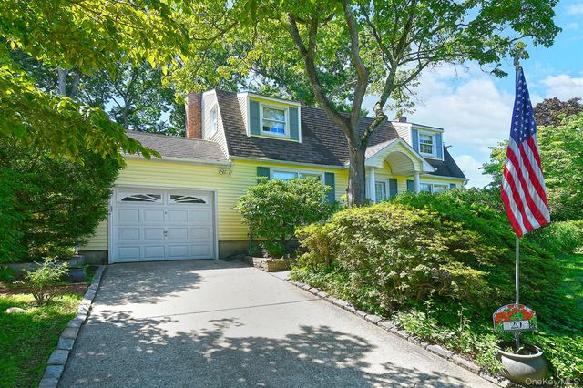 20 Brook Lane, Smithtown, NY 11787