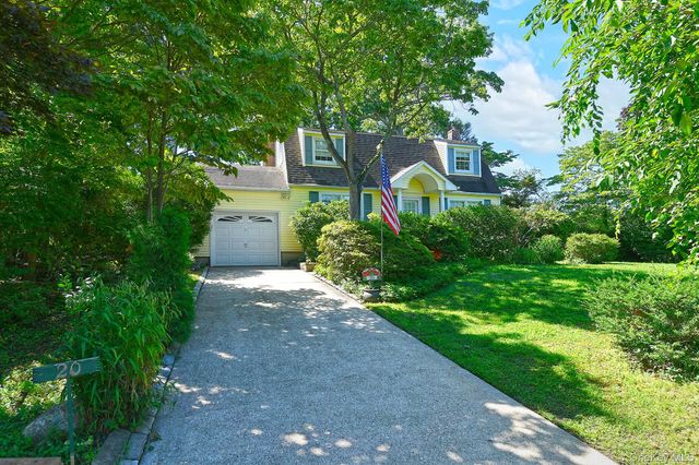 20 Brook Lane, Smithtown, NY 11787