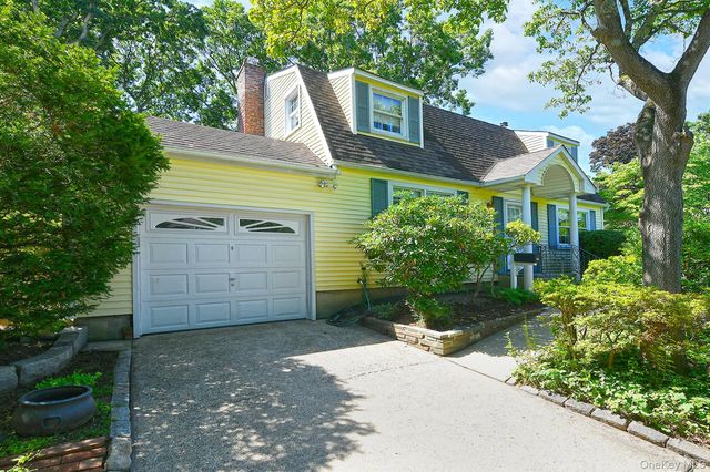20 Brook Lane, Smithtown, NY 11787