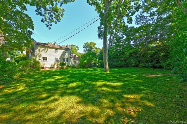 20 Brook Lane, Smithtown, NY 11787