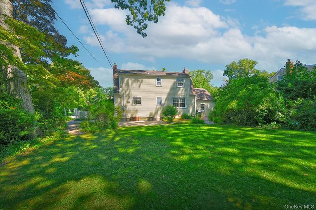 20 Brook Lane, Smithtown, NY 11787