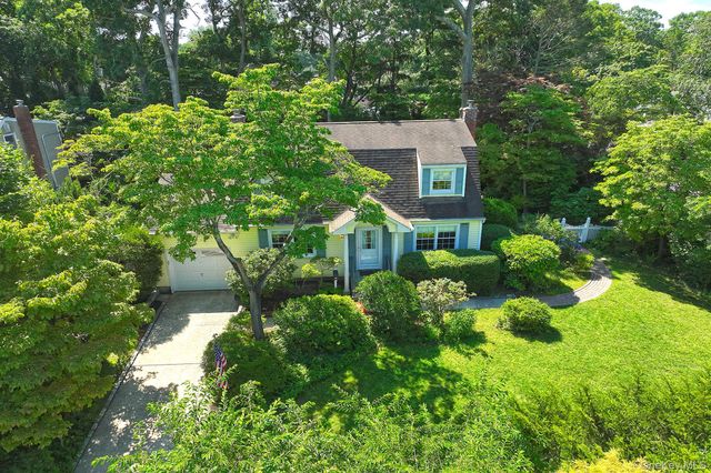 20 Brook Lane, Smithtown, NY 11787