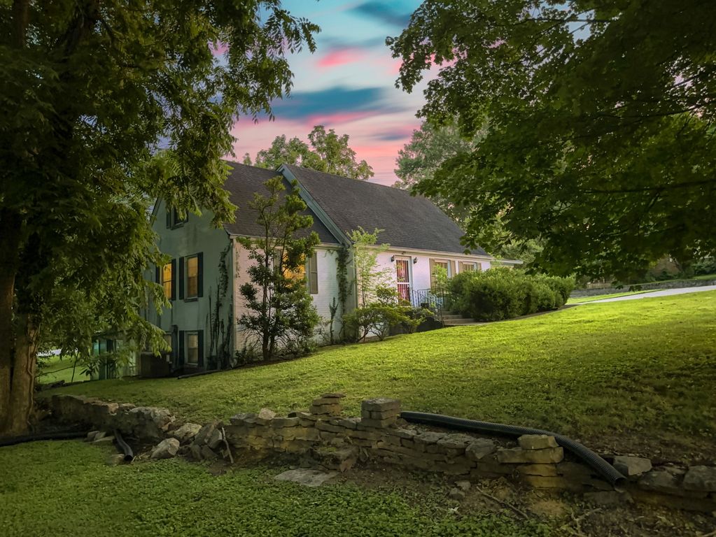 204 Fisher Ave, Carthage, TN 37030