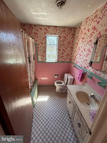 4022 W CHESTER PIKE, Newtown Square, PA 19073