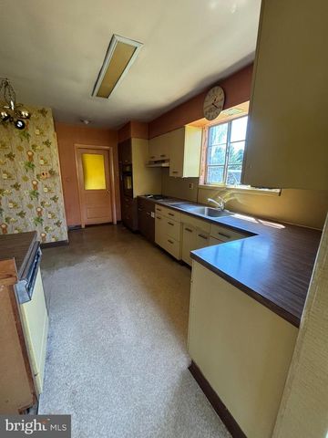 4022 W CHESTER PIKE, Newtown Square, PA 19073