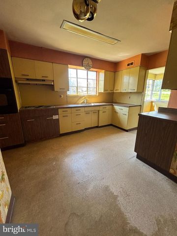 4022 W CHESTER PIKE, Newtown Square, PA 19073