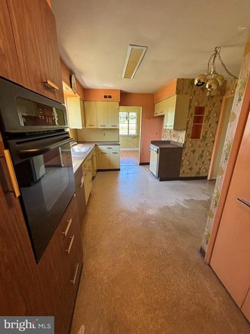 4022 W CHESTER PIKE, Newtown Square, PA 19073