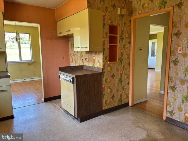 4022 W CHESTER PIKE, Newtown Square, PA 19073