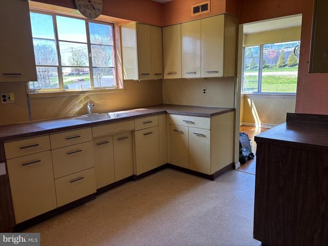 4022 W CHESTER PIKE, Newtown Square, PA 19073