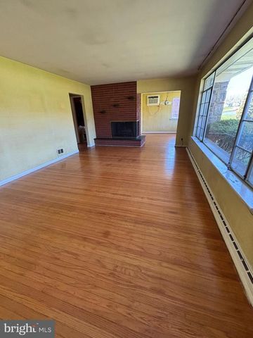 4022 W CHESTER PIKE, Newtown Square, PA 19073