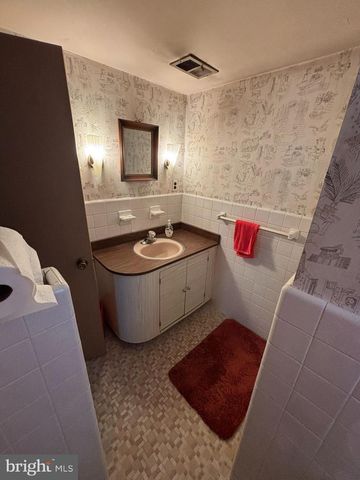 4022 W CHESTER PIKE, Newtown Square, PA 19073