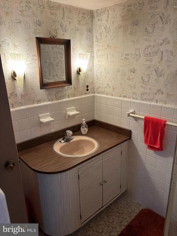 4022 W CHESTER PIKE, Newtown Square, PA 19073