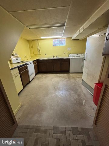 4022 W CHESTER PIKE, Newtown Square, PA 19073