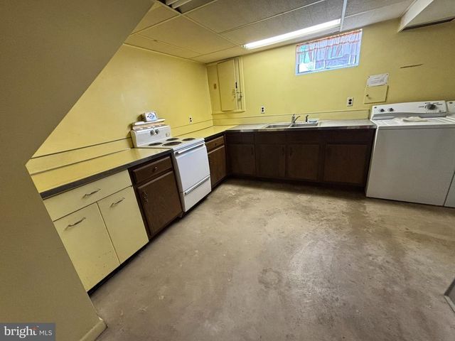 4022 W CHESTER PIKE, Newtown Square, PA 19073