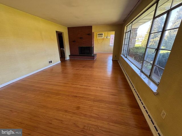 4022 W CHESTER PIKE, Newtown Square, PA 19073