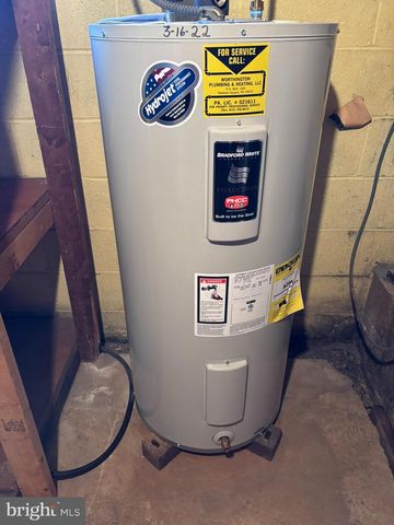 4022 W CHESTER PIKE, Newtown Square, PA 19073