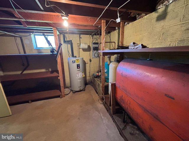 4022 W CHESTER PIKE, Newtown Square, PA 19073