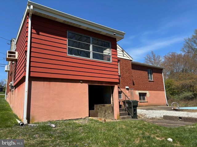 4022 W CHESTER PIKE, Newtown Square, PA 19073