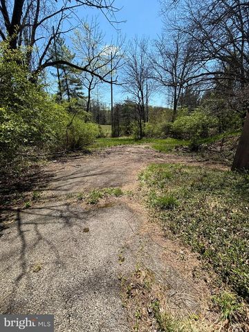 4022 W CHESTER PIKE, Newtown Square, PA 19073