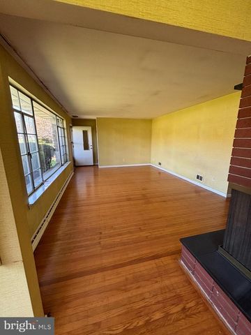 4022 W CHESTER PIKE, Newtown Square, PA 19073