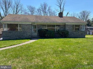 4022 W CHESTER PIKE, Newtown Square, PA 19073