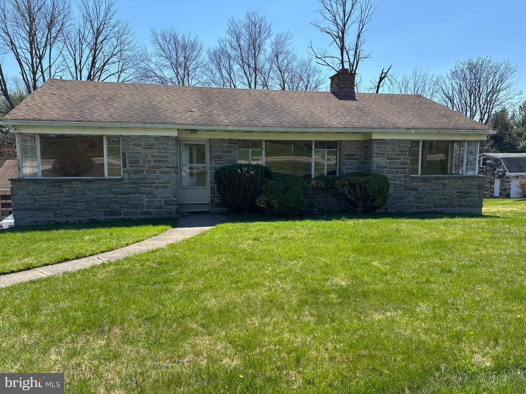 4022 W CHESTER PIKE, Newtown Square, PA 19073