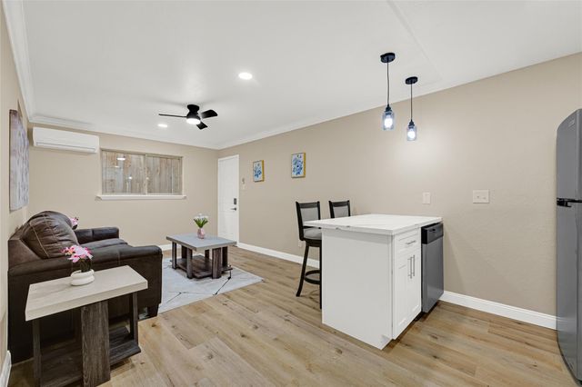 1603 Welch 5, Houston, TX 77006