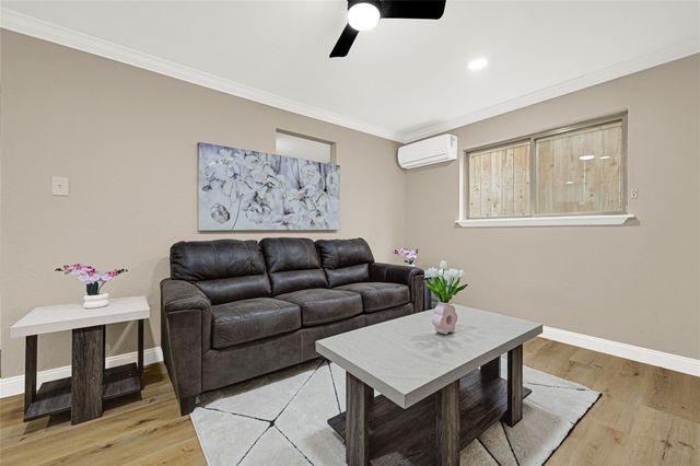 1603 Welch 5, Houston, TX 77006