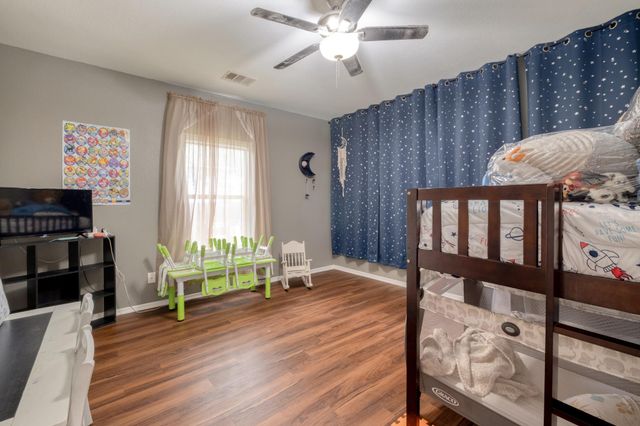 920 Washburn ST, Taylor, TX 76574