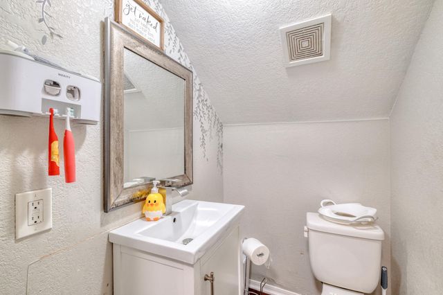 920 Washburn ST, Taylor, TX 76574