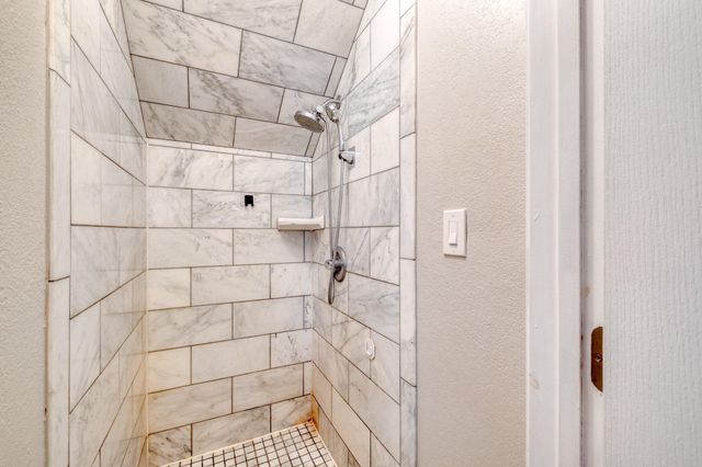 920 Washburn ST, Taylor, TX 76574