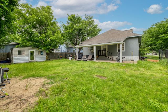 920 Washburn ST, Taylor, TX 76574