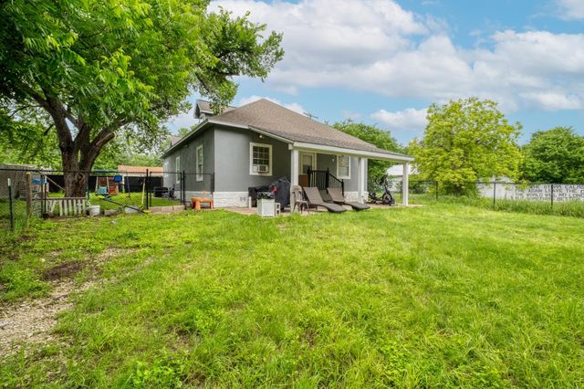 920 Washburn ST, Taylor, TX 76574