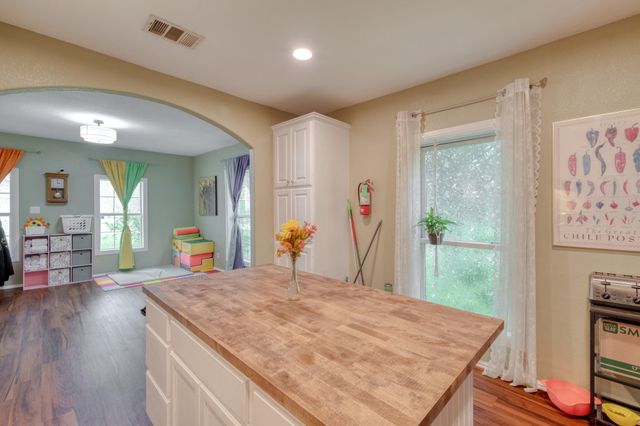 920 Washburn ST, Taylor, TX 76574