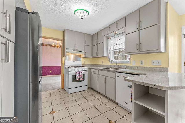 120 Chateau Circle, Fayetteville, GA 30215