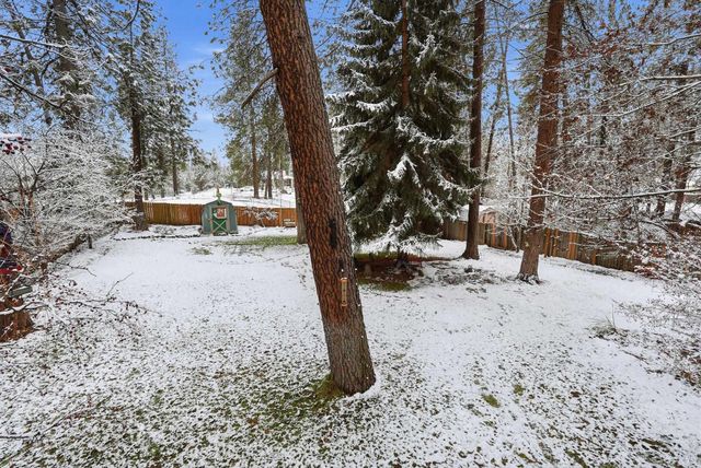 4814 E Peone Pines Dr, Mead, WA 99021