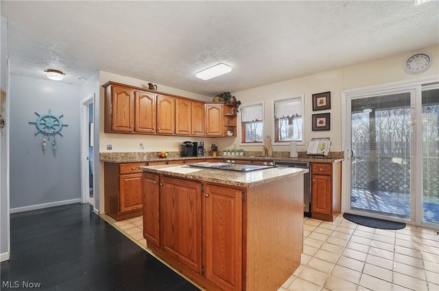 2282 Heston Drive, Lake Milton, OH 44429