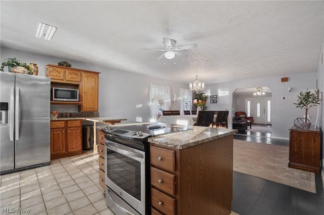 2282 Heston Drive, Lake Milton, OH 44429