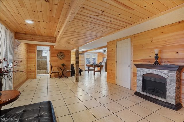 2282 Heston Drive, Lake Milton, OH 44429