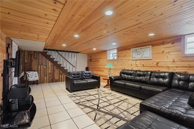 2282 Heston Drive, Lake Milton, OH 44429