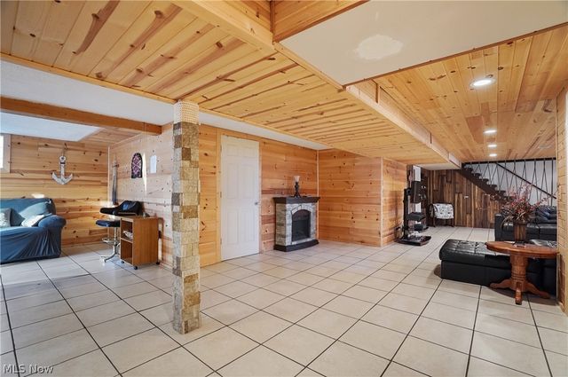 2282 Heston Drive, Lake Milton, OH 44429