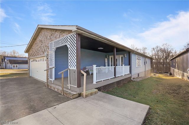 2282 Heston Drive, Lake Milton, OH 44429