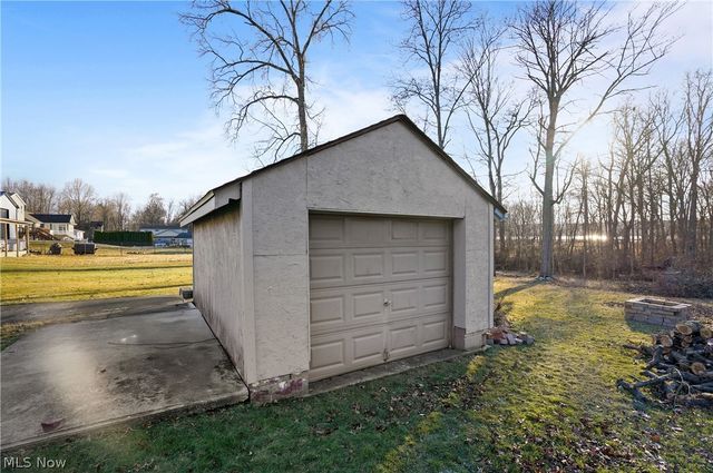 2282 Heston Drive, Lake Milton, OH 44429