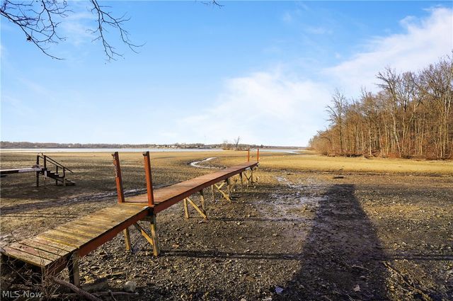 2282 Heston Drive, Lake Milton, OH 44429