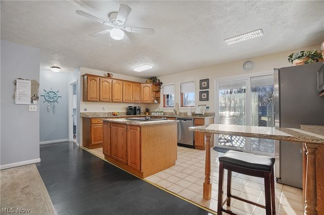 2282 Heston Drive, Lake Milton, OH 44429