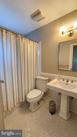 2207 FORDHAM DR, Alexandria, VA 22307